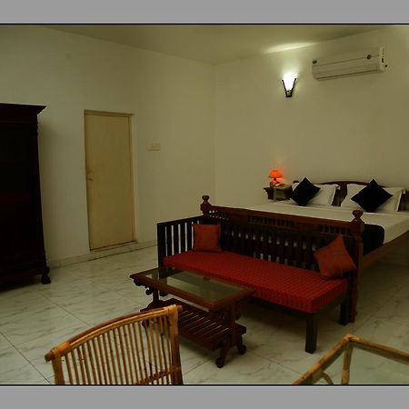 Le Capucin Pondicherry Exterior photo